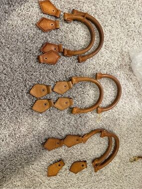 Louis Vuitton Leather Handles H50